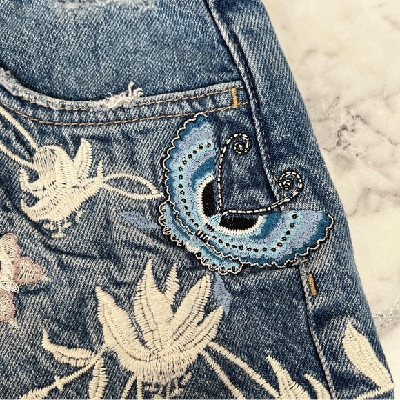 We the Free you’re my butterfly embroidered denim cutoff shorts size 25 - Picture 7 of 11
